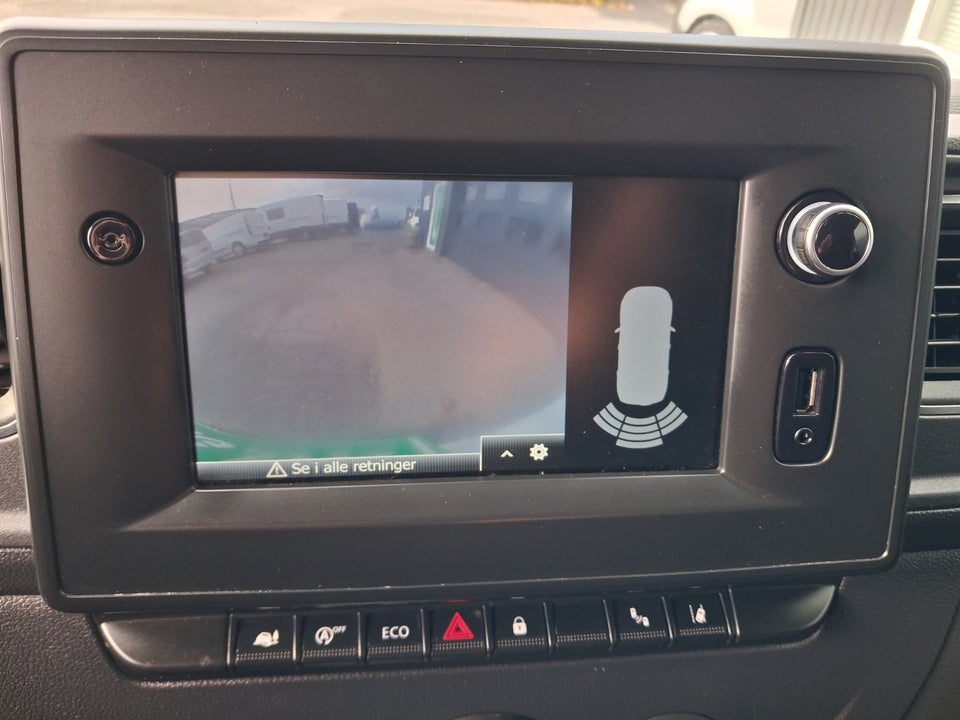 Nissan NV400 2,3 dCi 150 L2H2 Kassevogn