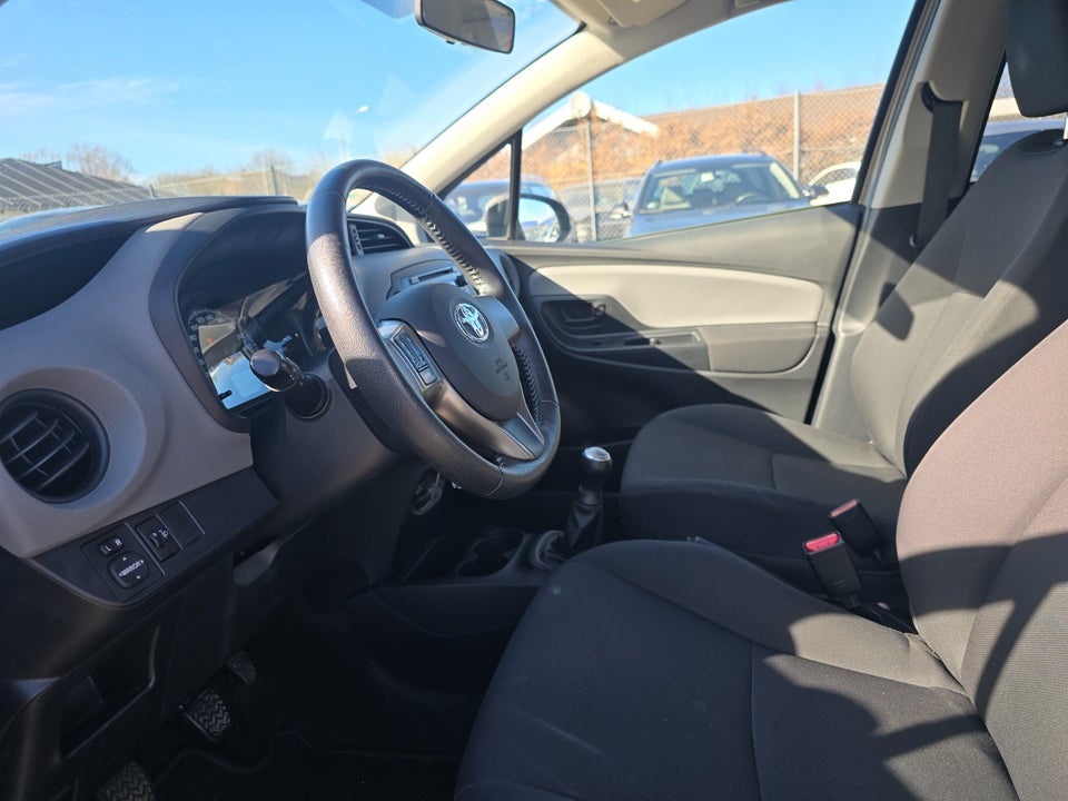 Toyota Yaris 1,0 VVT-i T2 5d