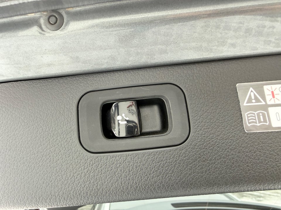 Mercedes C300 e 2,0 AMG Line stc. aut. 5d