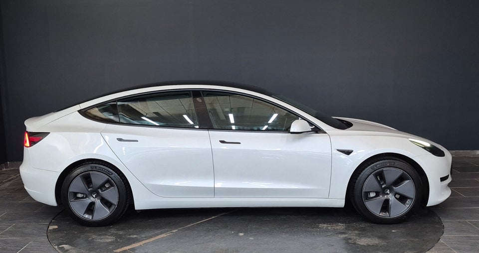 Tesla Model 3 Standard Range+ RWD 4d