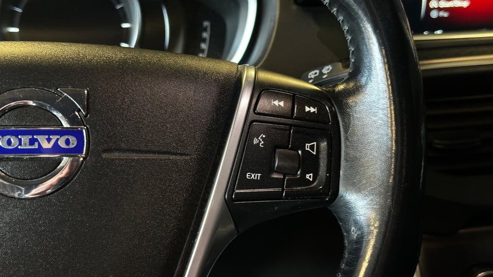 Volvo V40 1,6 D2 115 Momentum aut. 5d