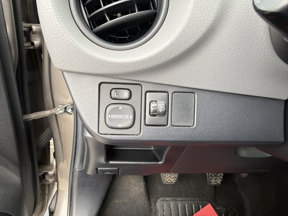 Toyota Yaris 1,0 VVT-i T2 5d