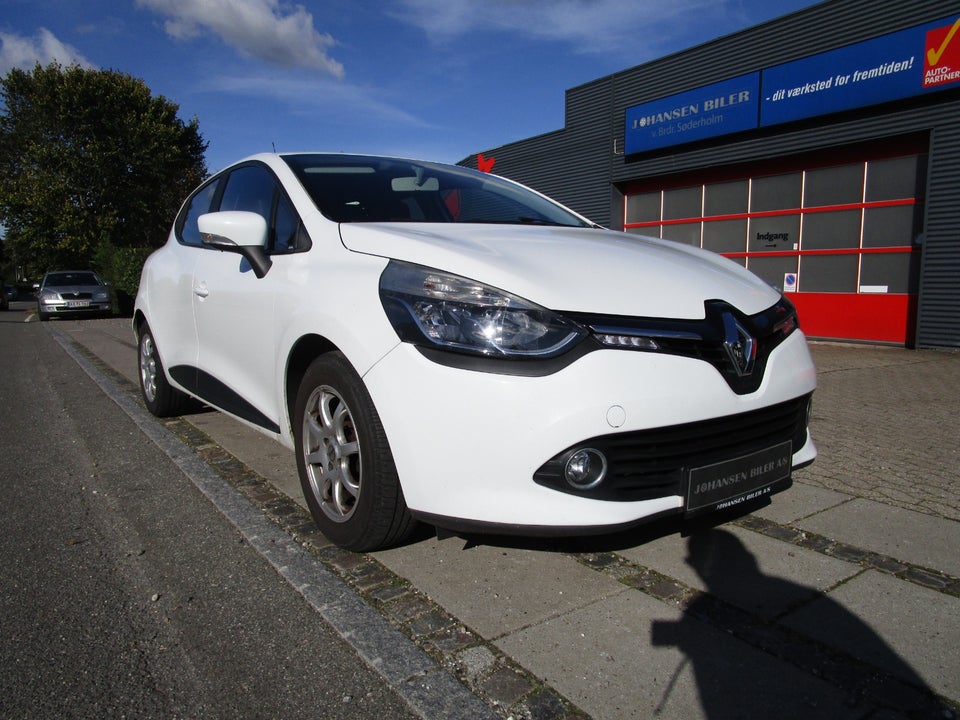 Renault Clio IV 1,2 16V Expression 5d