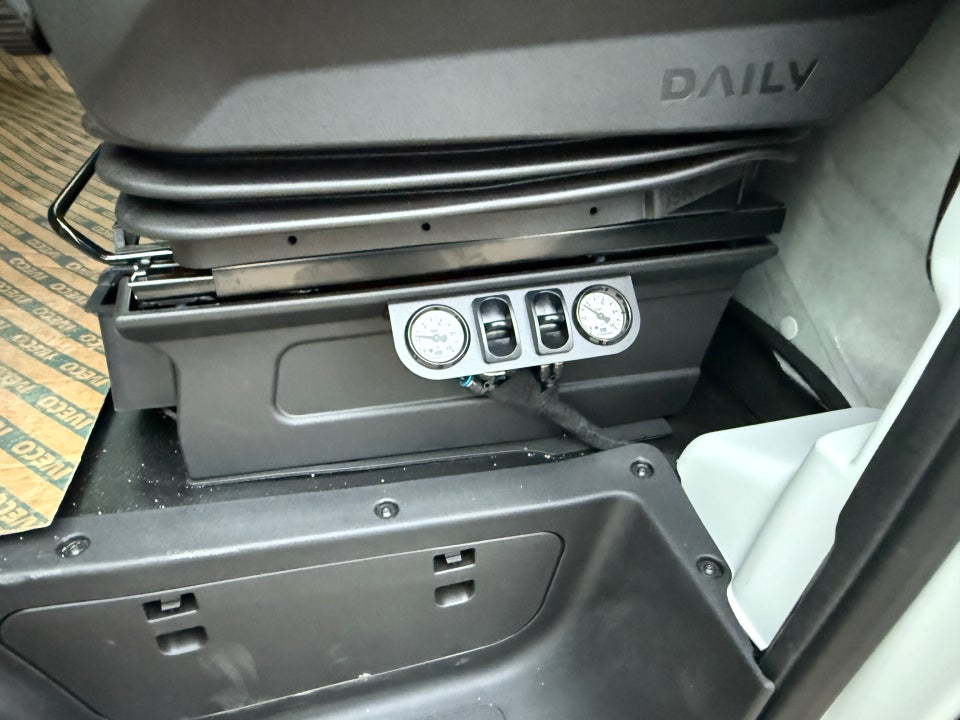 Iveco Daily 3,0 35S18 4100mm Box m/lift AG8