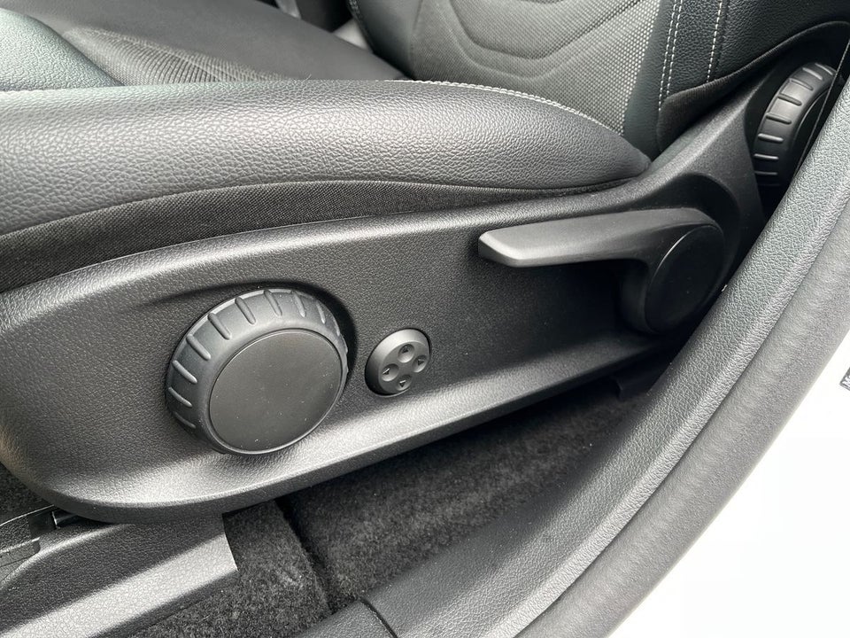 Mercedes EQB300 Progressive Advance Plus 4Matic 5d