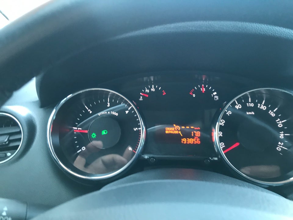 Peugeot 5008 1,6 HDi 110 Premium 7prs 5d