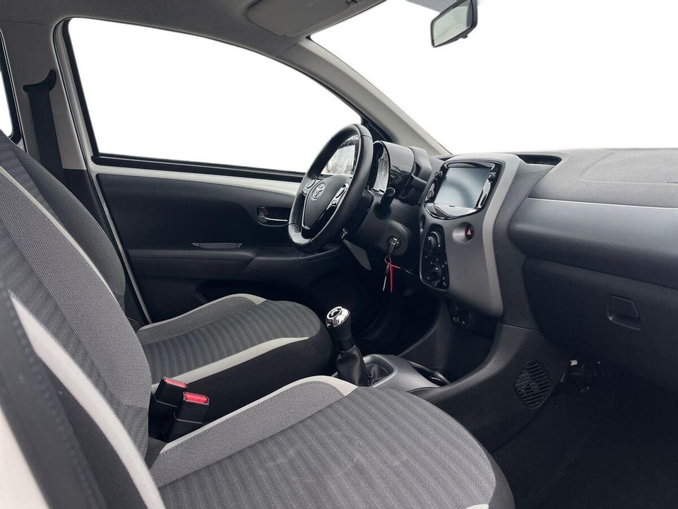 Toyota Aygo 1,0 VVT-i x-plore 5d