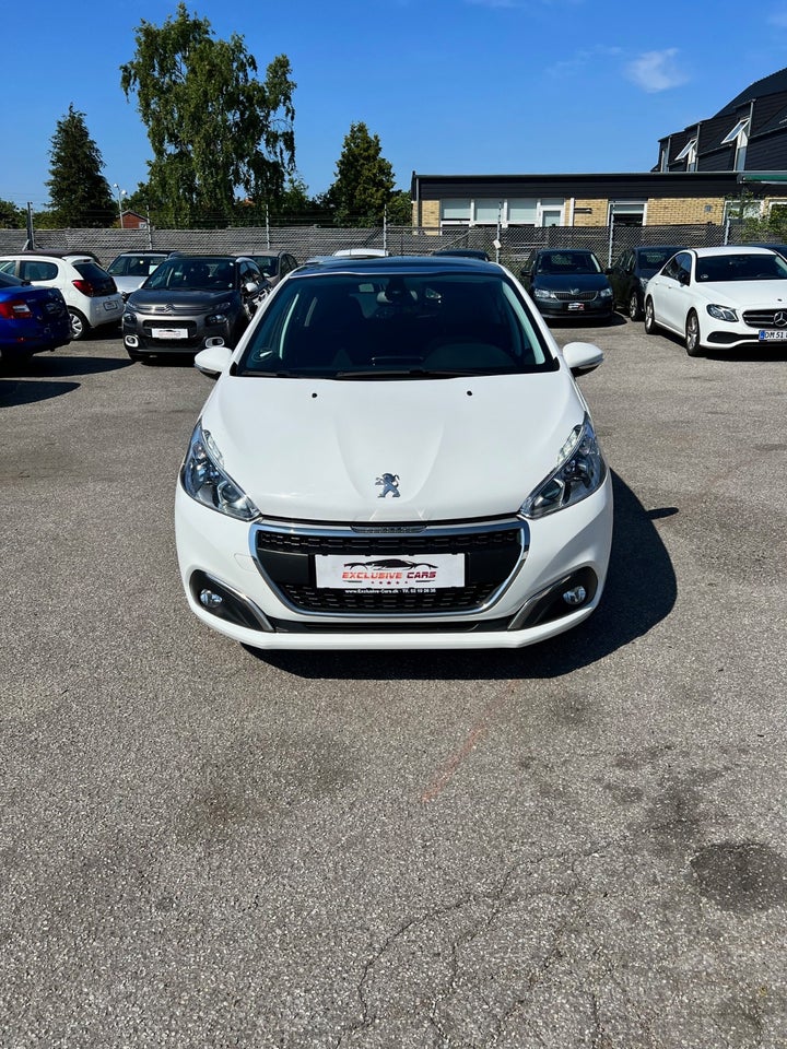 Peugeot 208 1,5 BlueHDi 100 Signature Sky 5d