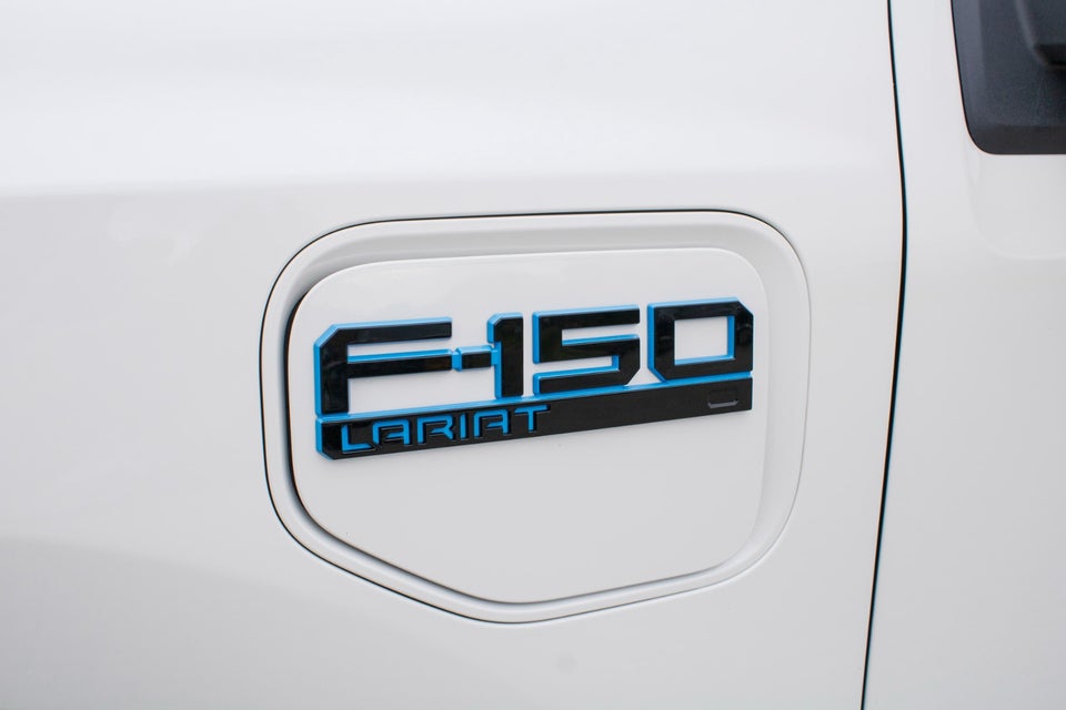 Ford F-150 131 Lightning Lariat Extended Range 4d