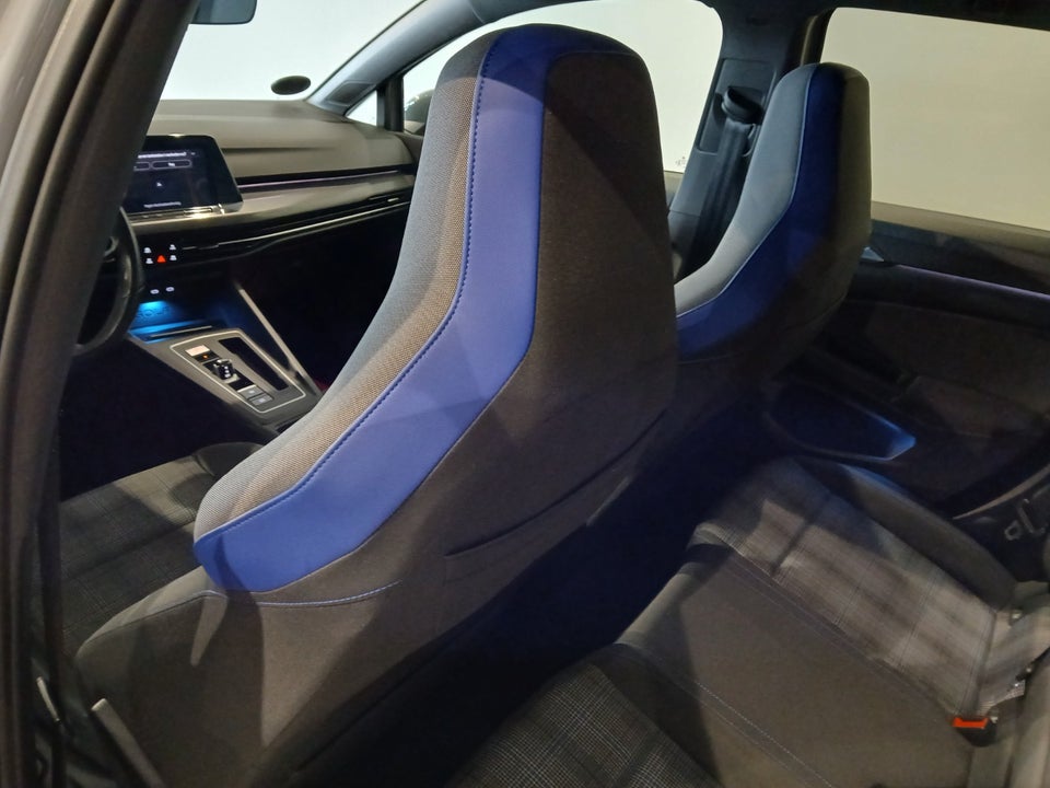VW Golf VIII 1,4 GTE DSG 5d
