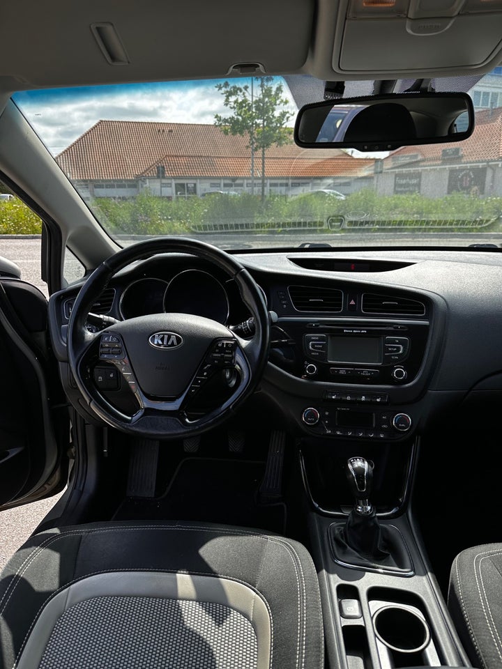 Kia Ceed 1,6 CRDi 128 Premium 5d