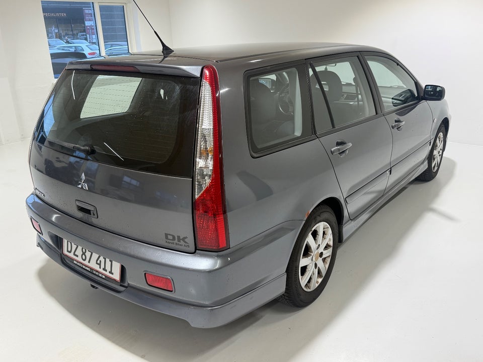 Mitsubishi Lancer 1,6 Invite stc. 5d