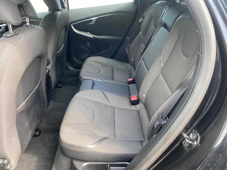 Volvo V40 CC 1,6 D2 115 Kinetic 5d