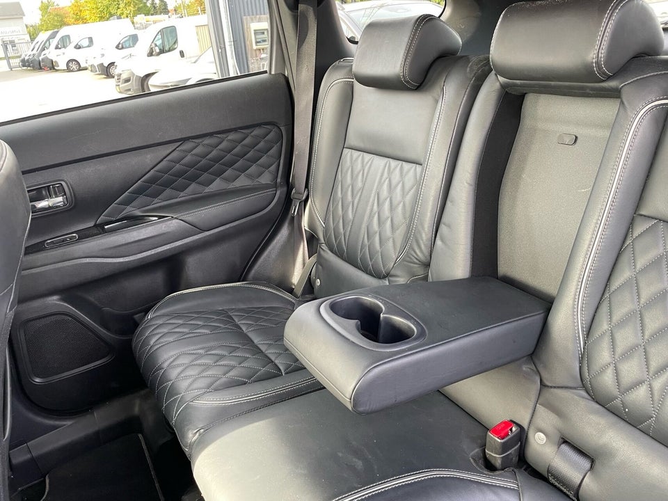 Mitsubishi Outlander 2,4 PHEV Instyle CVT 4WD 5d