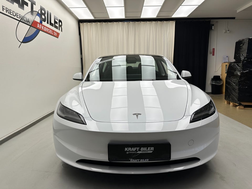 Tesla Model 3 Long Range AWD 4d