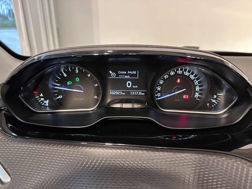 Peugeot 208 1,5 BlueHDi 100 Allure Sky 5d