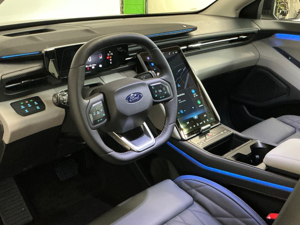 Ford Explorer 77 Premium Extended Range 5d