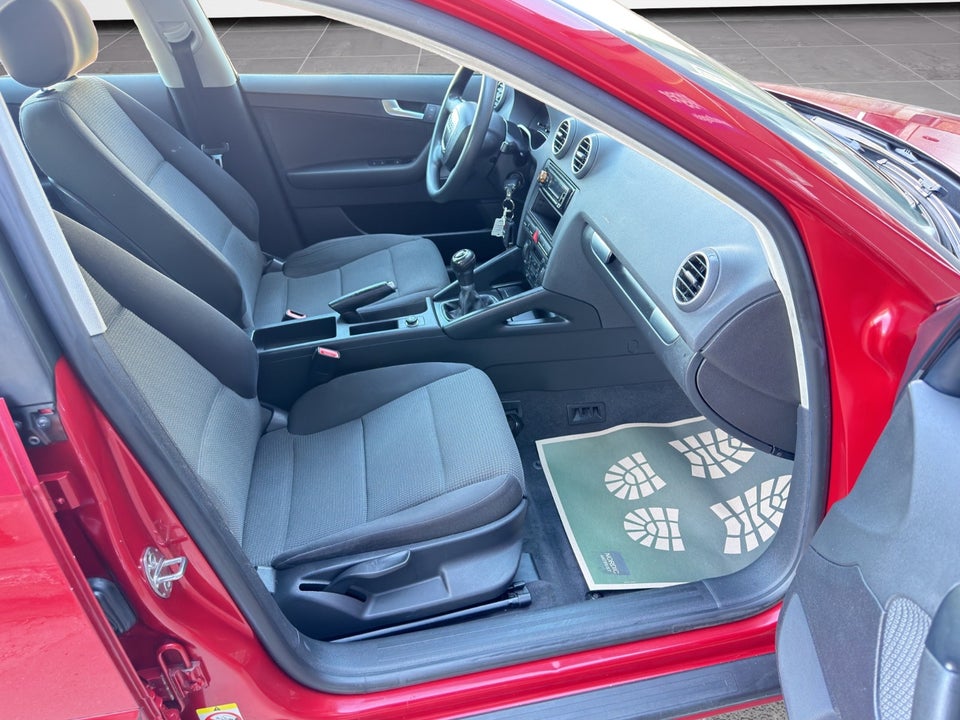 Audi A3 1,6 Ambiente Sportback 5d