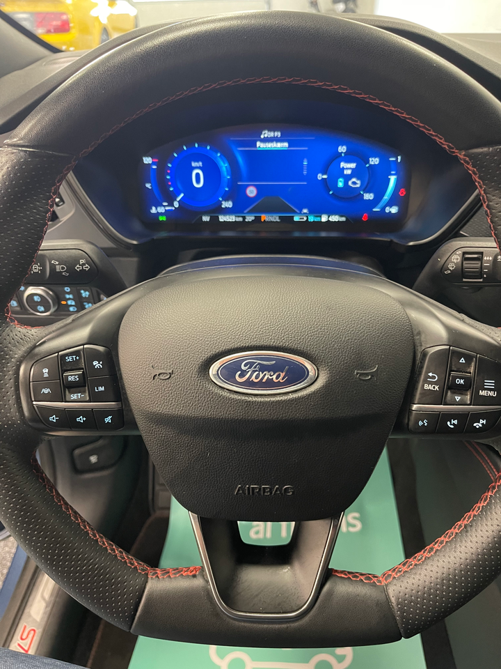 Ford Kuga 2,5 PHEV ST-Line CVT 5d