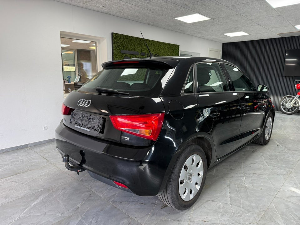 Audi A1 1,6 TDi 90 Attraction 3d