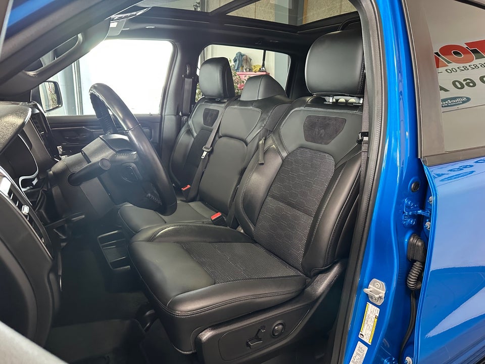 Dodge RAM 1500 5,7 V8 Hemi Big Horn Night aut. 4d