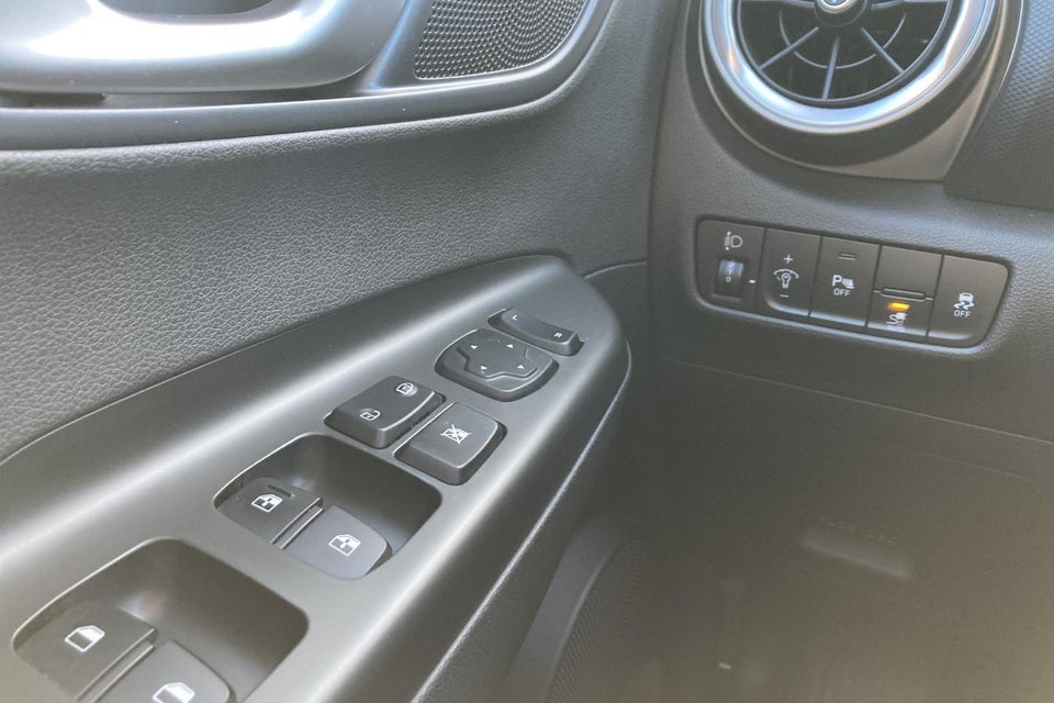 Hyundai Kona 64 EV Essential 5d