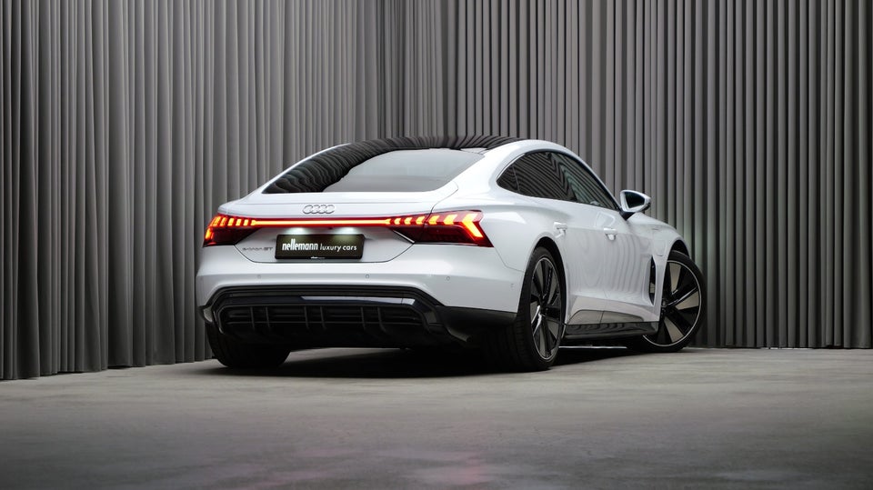 Audi e-tron GT quattro 4d