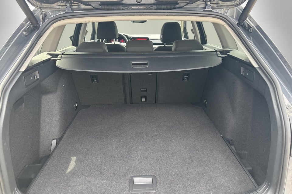 VW Golf VIII 1,5 eTSi 150 Style Variant DSG 5d