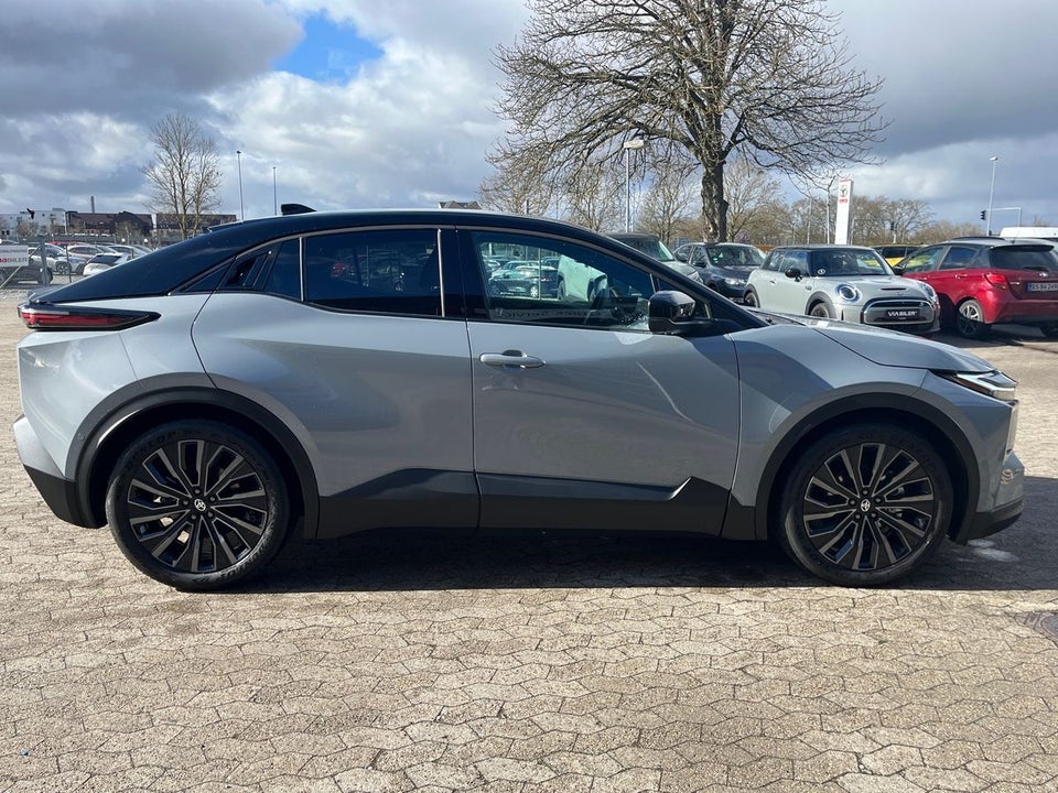 Toyota C-HR+ 77 Executive AWD 5d