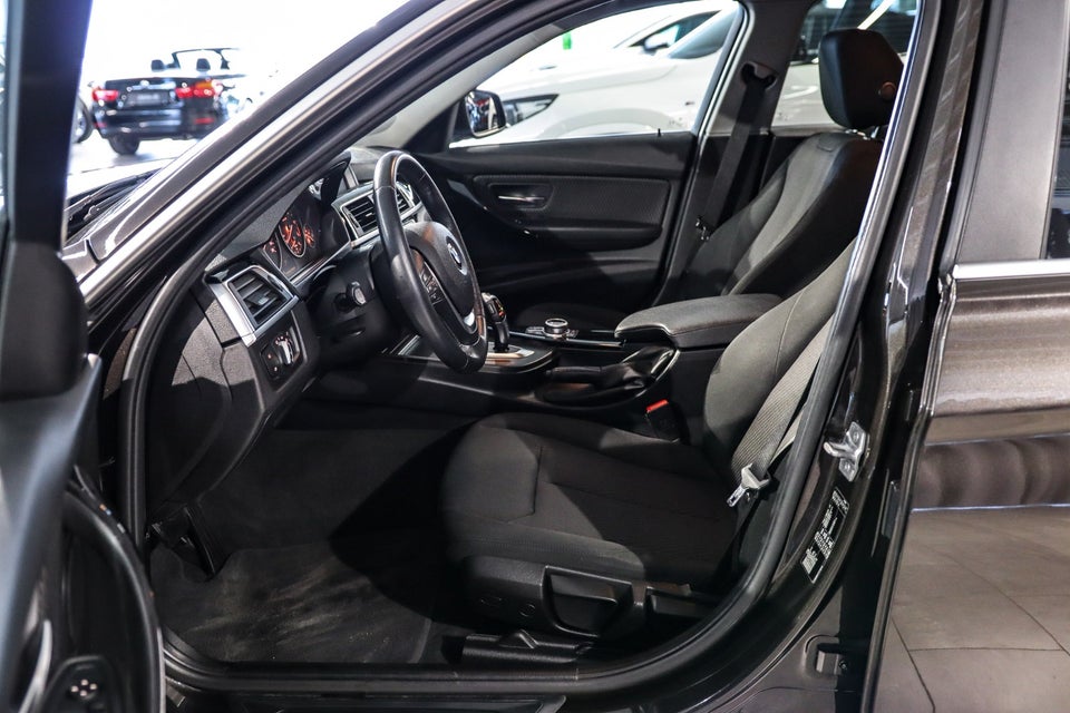 BMW 320d 2,0 Touring Advantage aut. 5d