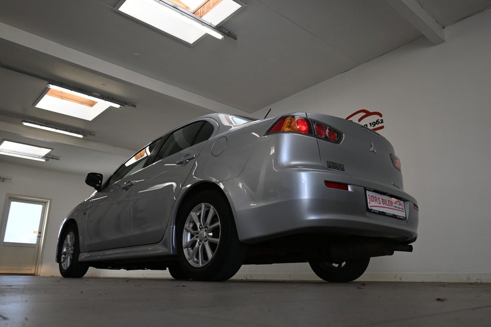 Mitsubishi Lancer 1,6 Invite SportSedan 4d