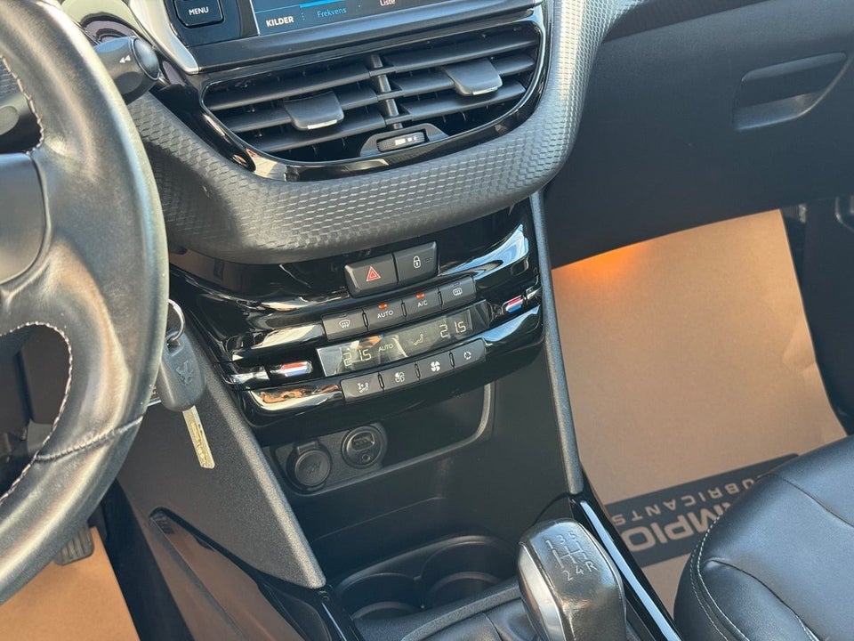 Peugeot 2008 1,6 BlueHDi 100 Allure Sky 5d