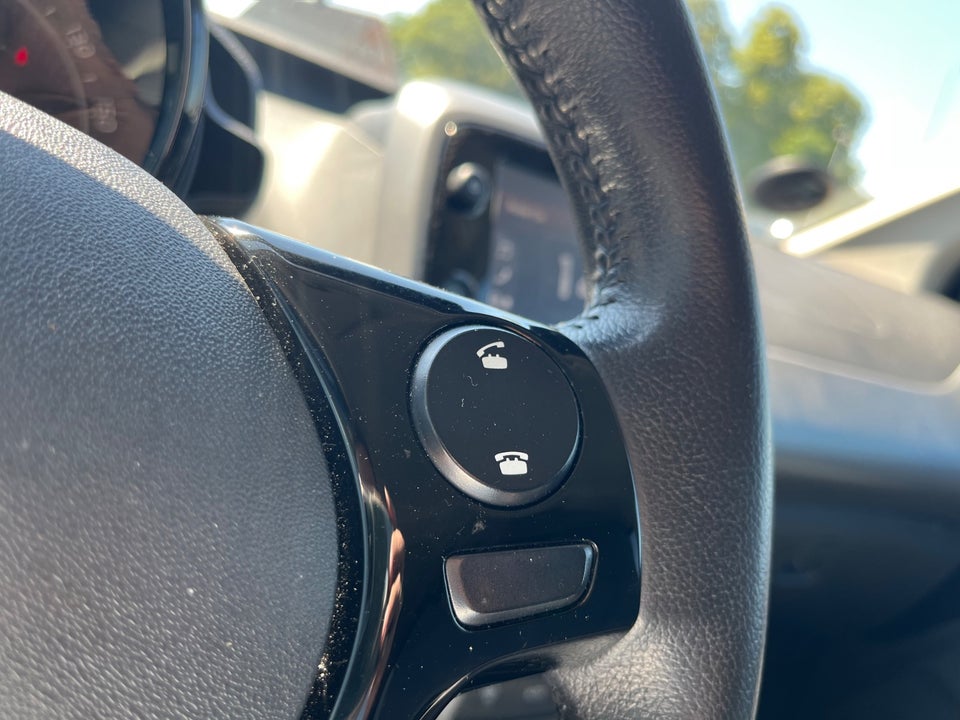 Toyota Aygo 1,0 VVT-i x-press x-shift 5d