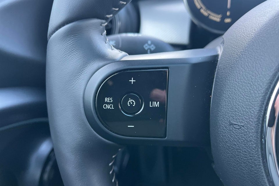 MINI Cooper SE Maximise 3d