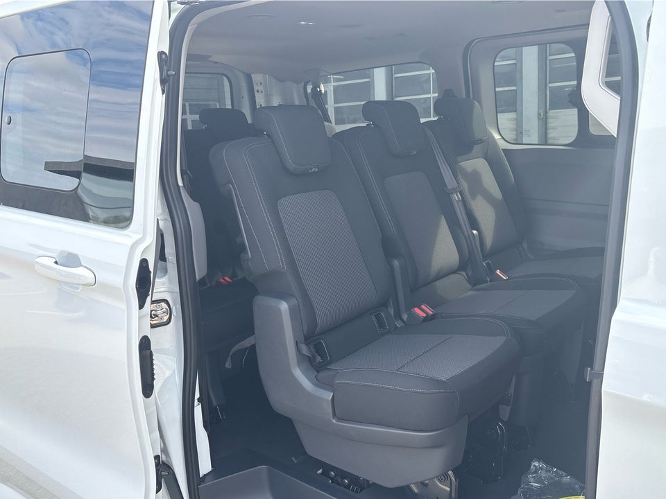 VW e-Caravelle 64 Basis SWB