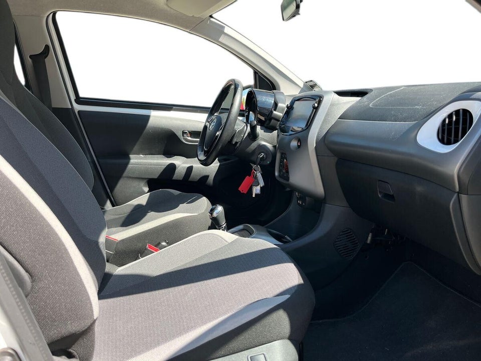 Toyota Aygo 1,0 VVT-i x-press x-shift 5d