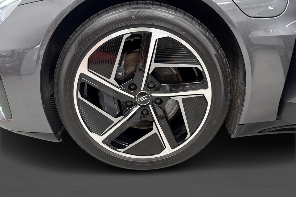 Audi e-tron GT pro quattro 4d