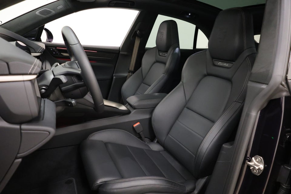 Porsche Macan Turbo 5d