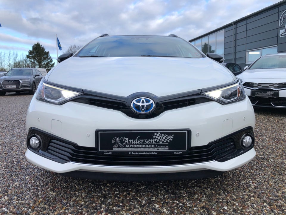 Toyota Auris 1,8 Hybrid Selected Touring Sports CVT 5d