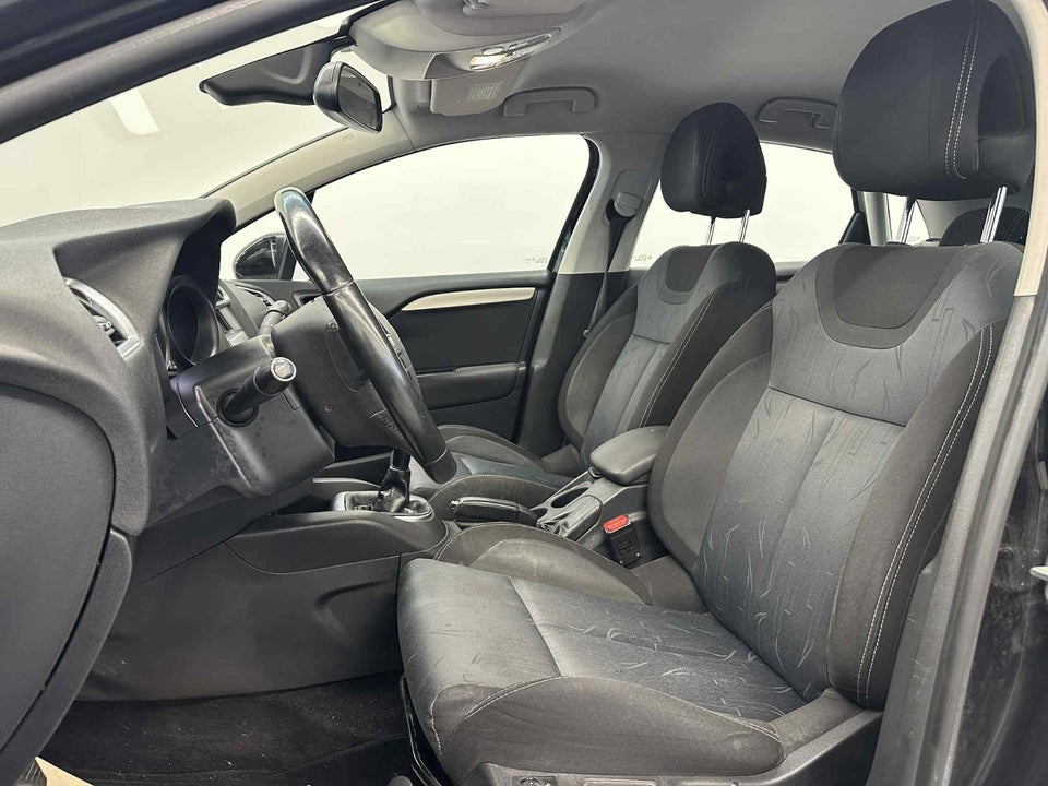 Citroën C4 1,6 HDi 90 Attraction 5d