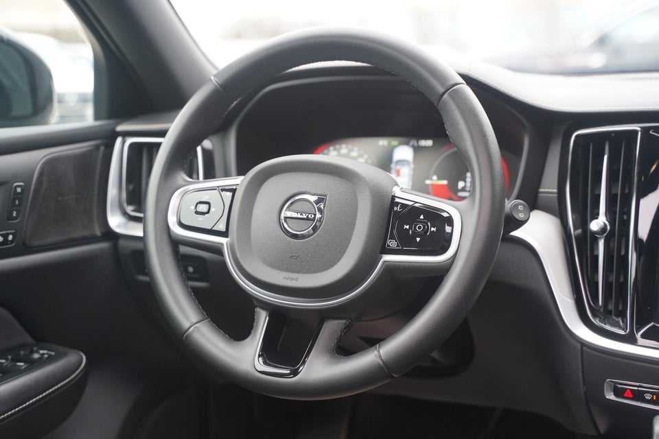 Volvo V60 2,0 T6 ReCharge R-Design aut. AWD 5d