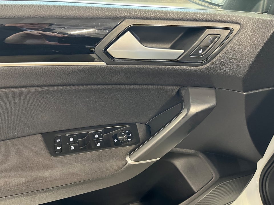 VW Touran 2,0 TDi 115 Comfortline DSG Van 5d