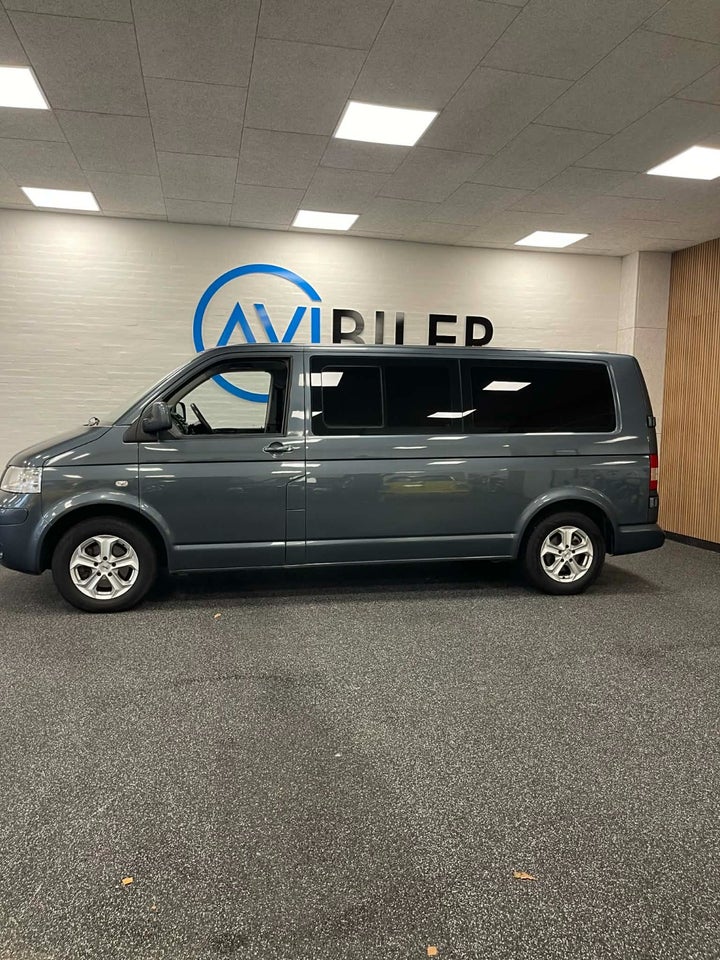 VW Caravelle 2,5 TDi 130 Comfortline aut. lang 4d