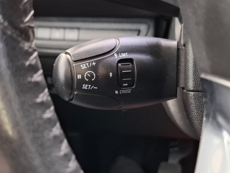 Peugeot 208 1,6 BlueHDi 100 Chili Sky 5d