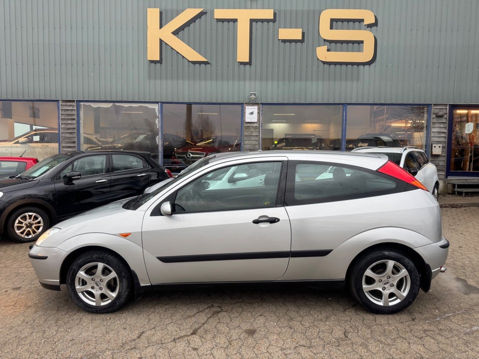 Ford Focus 1,6 Ambiente 3d