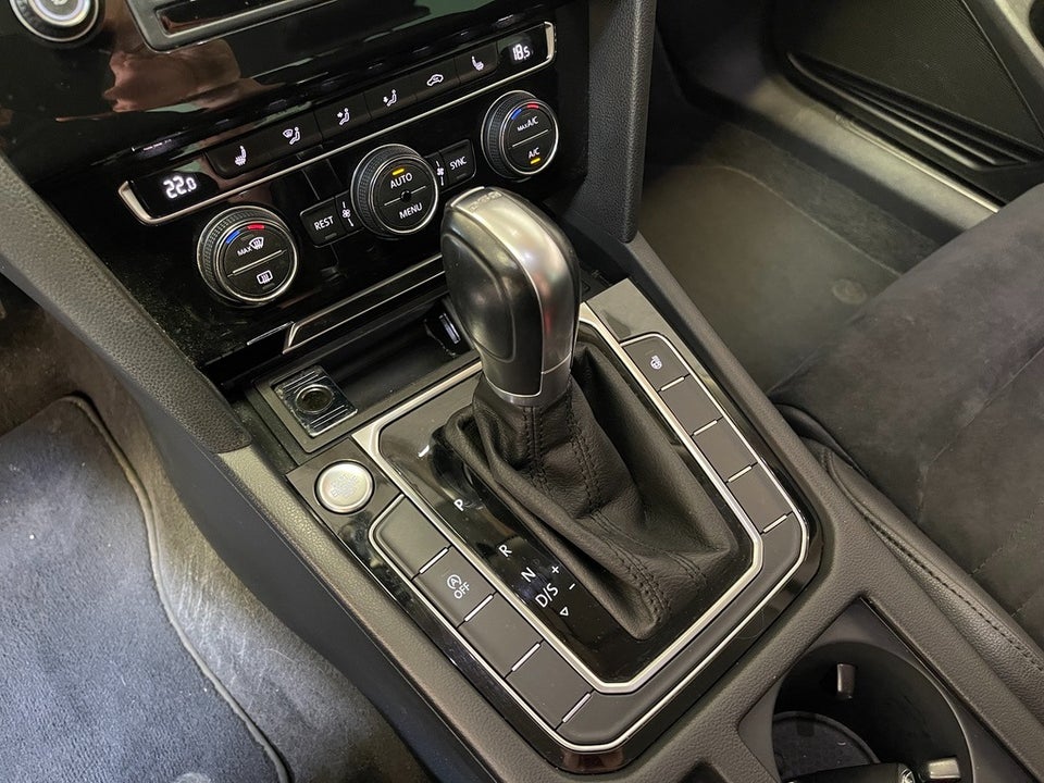 VW Passat 2,0 TDi 150 R-line DSG BMT 4d