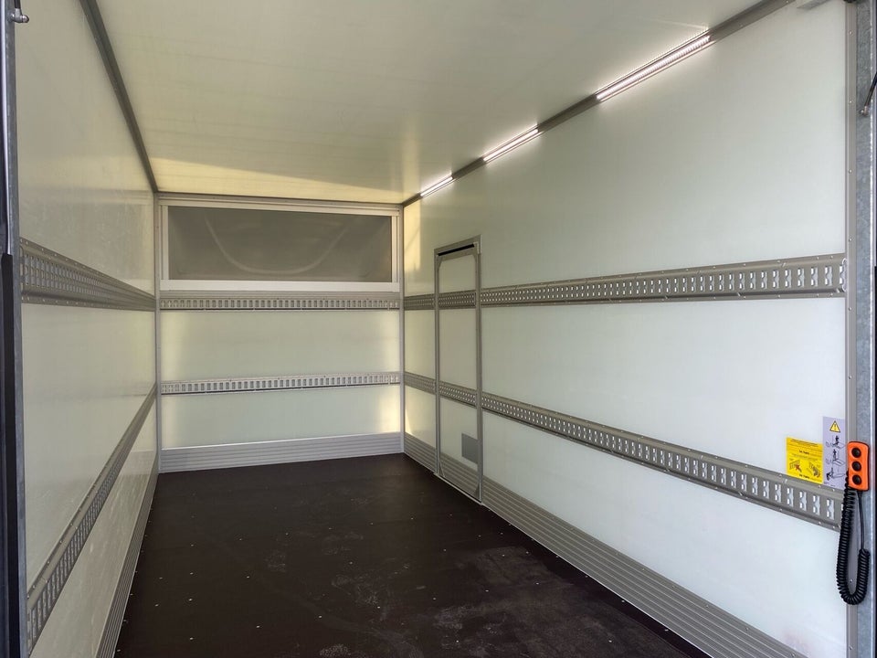 Iveco Daily 3,0 35S18 4100mm Box m/lift AG8