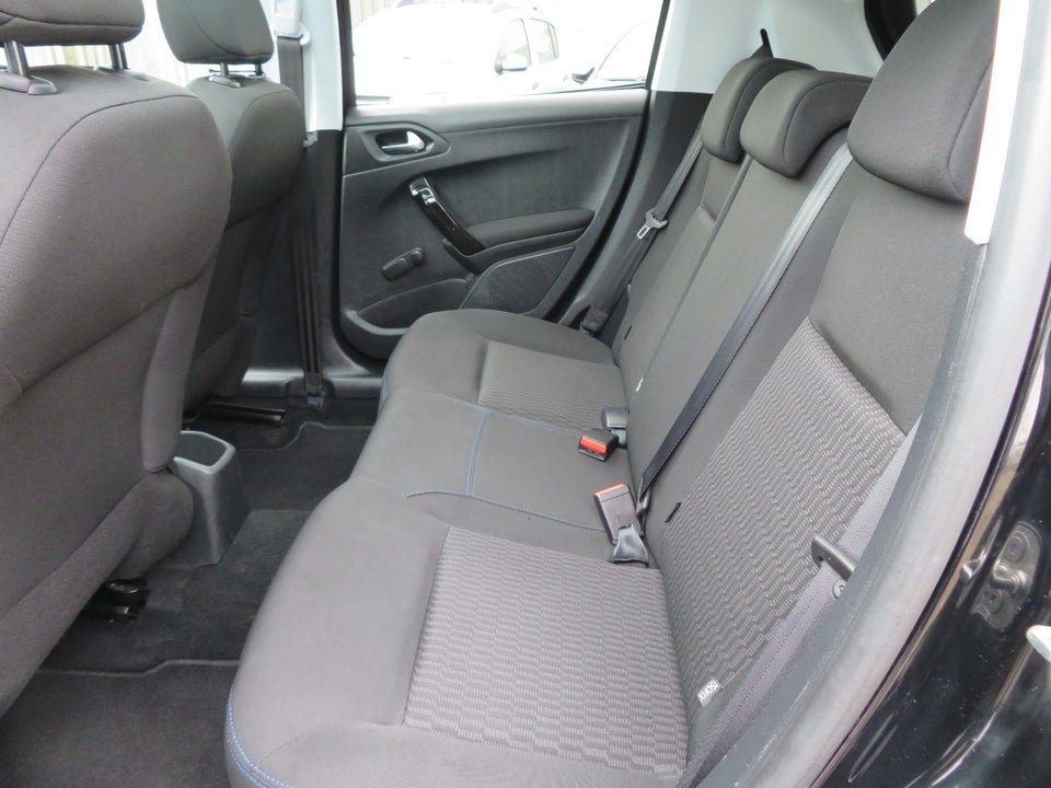 Peugeot 208 1,2 VTi 82 Signature Sky 5d