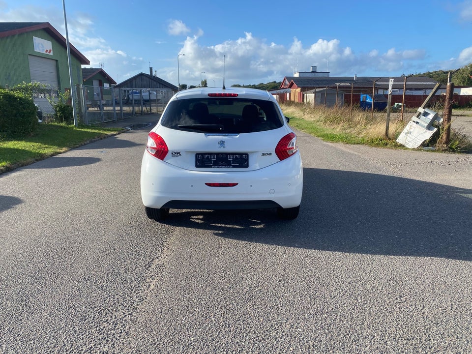 Peugeot 208 1,2 VTi 82 Active 5d