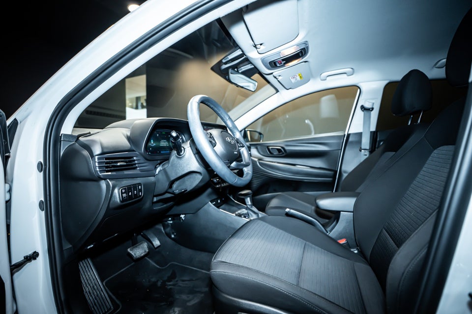 Hyundai i20 1,0 T-GDi Essential DCT 5d